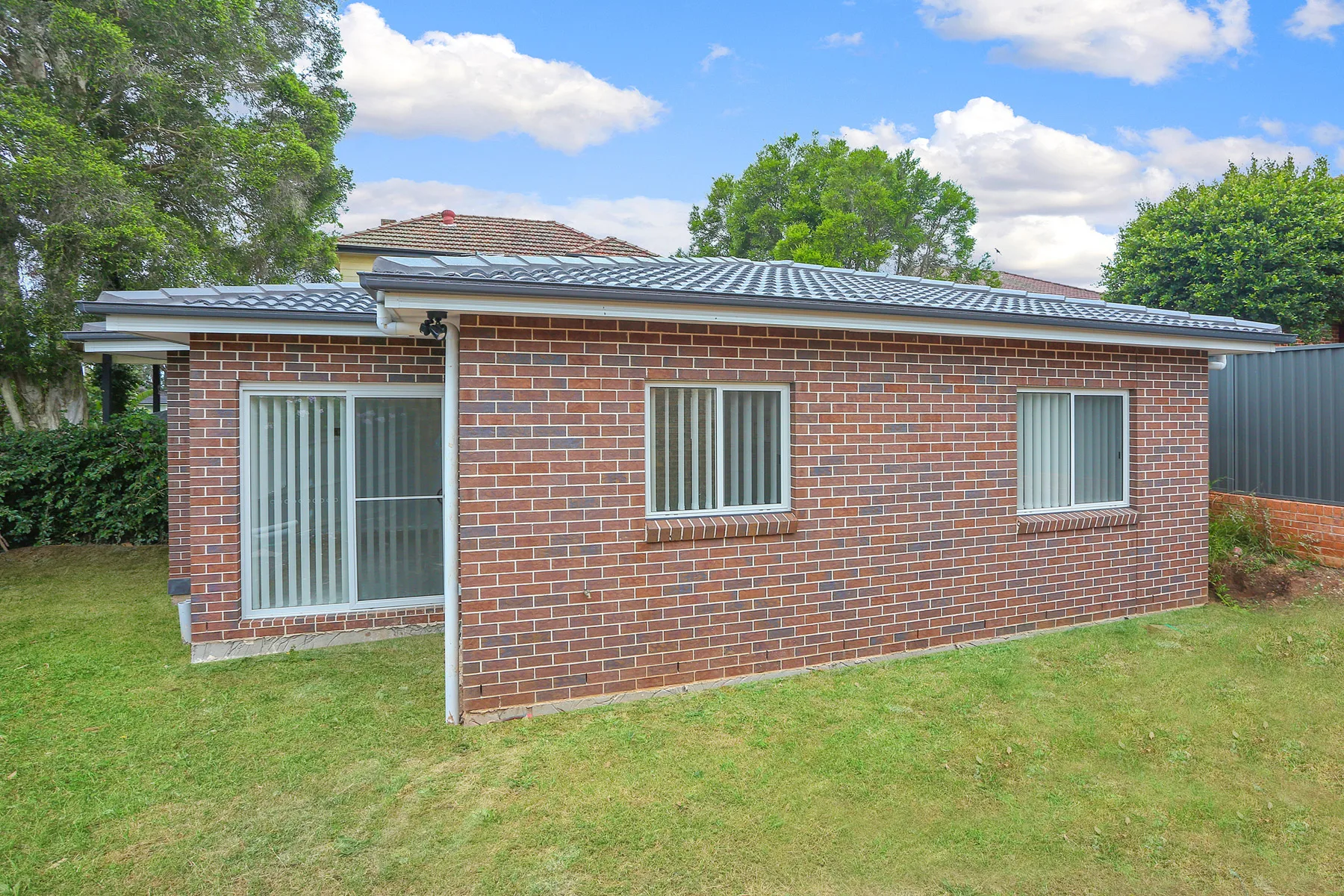 Dự án cải tạo garage thành nhà 2 phòng ngủ tại Epping