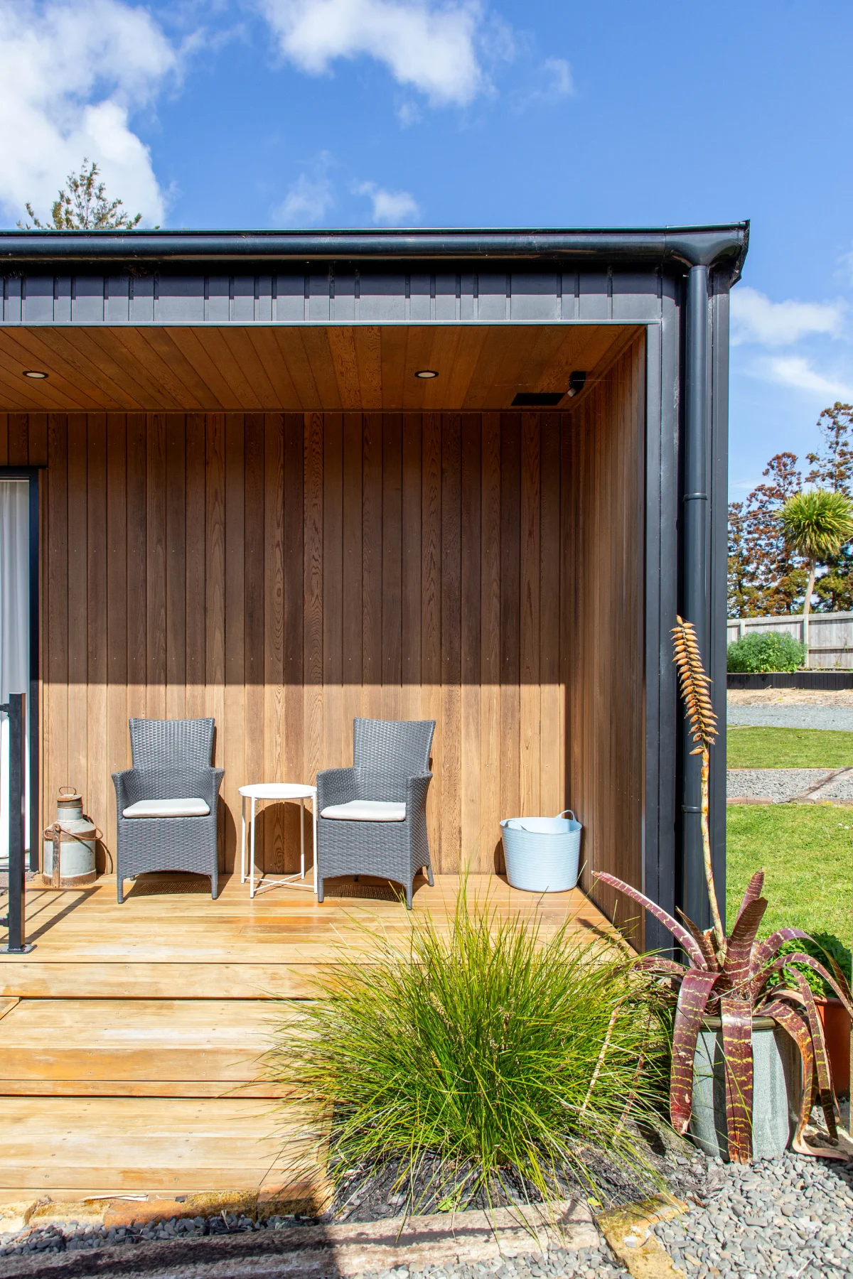 Carbon Couture - Mangawhai Black Modern Residence