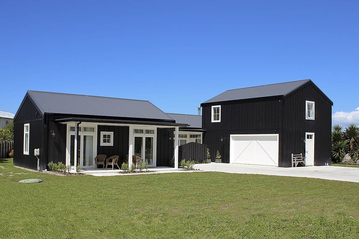 Matakana Barn Style Plywood Guesthouse