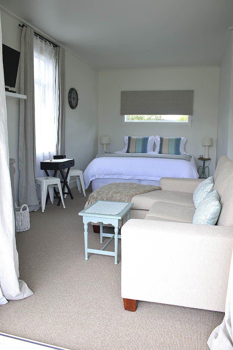 Matakana Barn Style Plywood Guesthouse