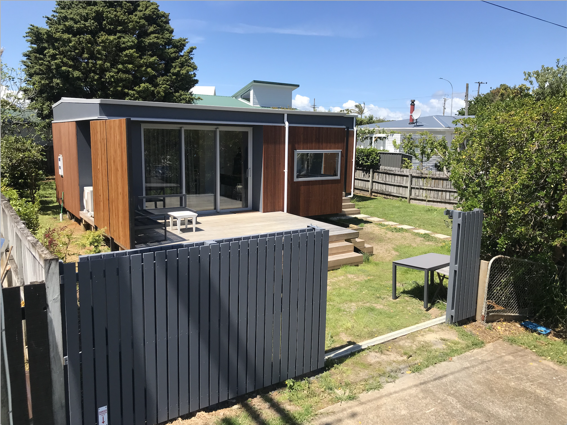 Raglan Karekare Ave Family Bach