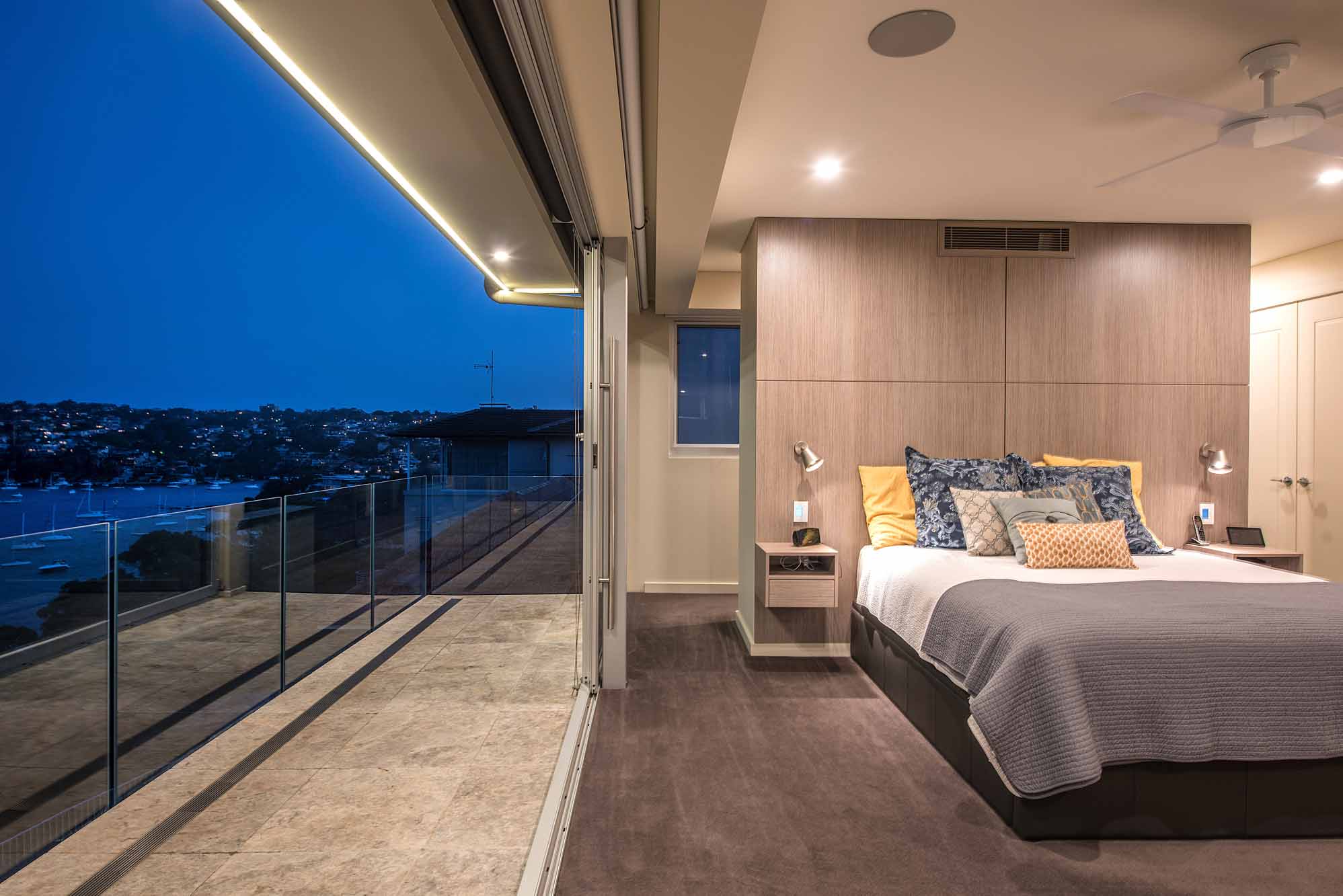 Three-Storey Elevator Villa Overlooking The Spit Bridge