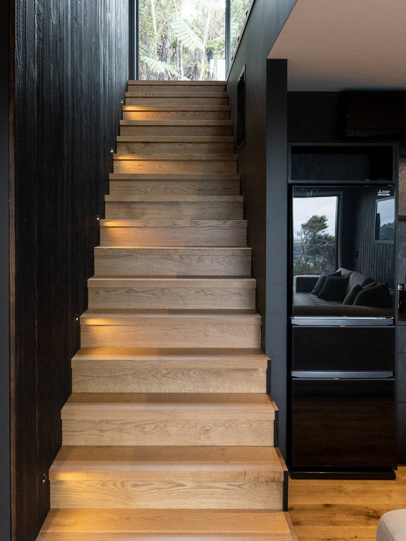 Waiheke小屋室内，Kindai炭化刷面木饰面