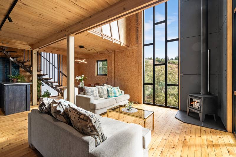 Sumner Energy-Efficient Cubic House on Hillside