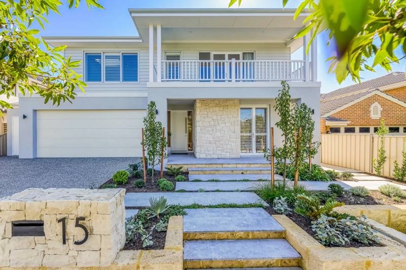 Mosman Park منزل بطراز Hamptons حديث مع هدم وبناء جديد