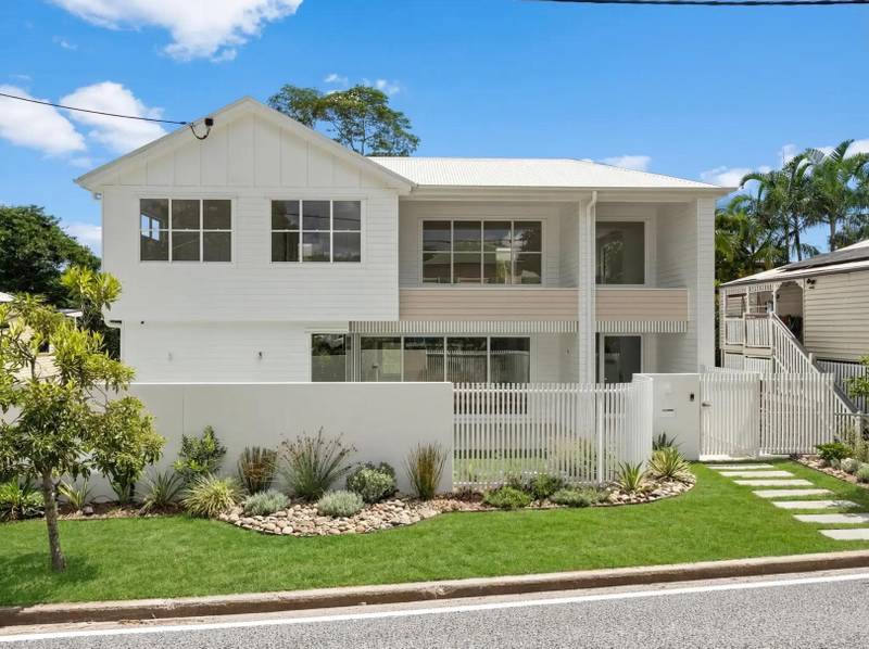 Kemble House: Clayfield Modern Custom Residence