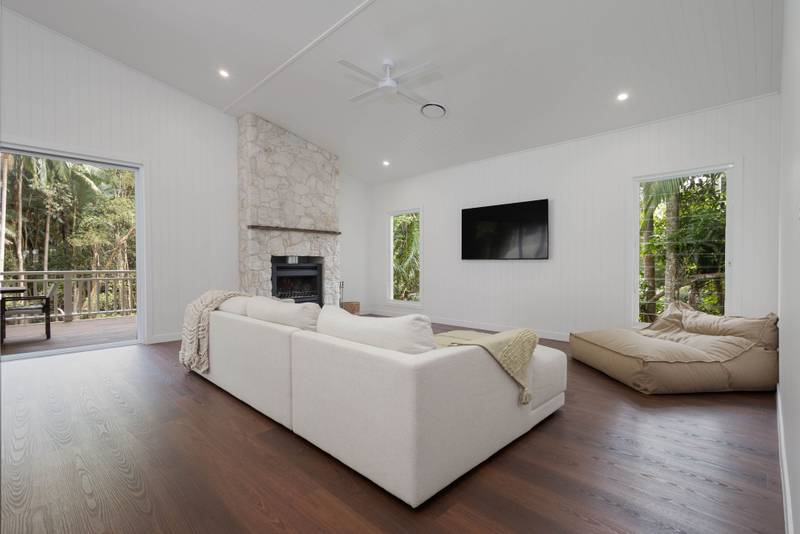 Glass House Mountains New Family Residence