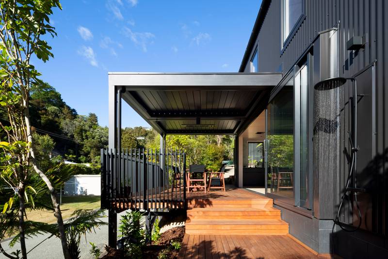 Honeymoon Bay 获奖山地小屋新建项目