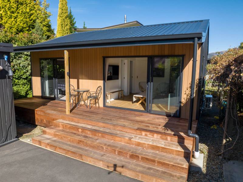 Lakeside Road Movable Cabin