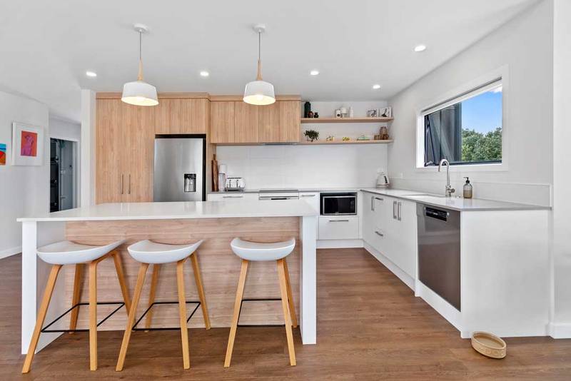 Seabreeze Abode: Waihi Beach Modern Residence
