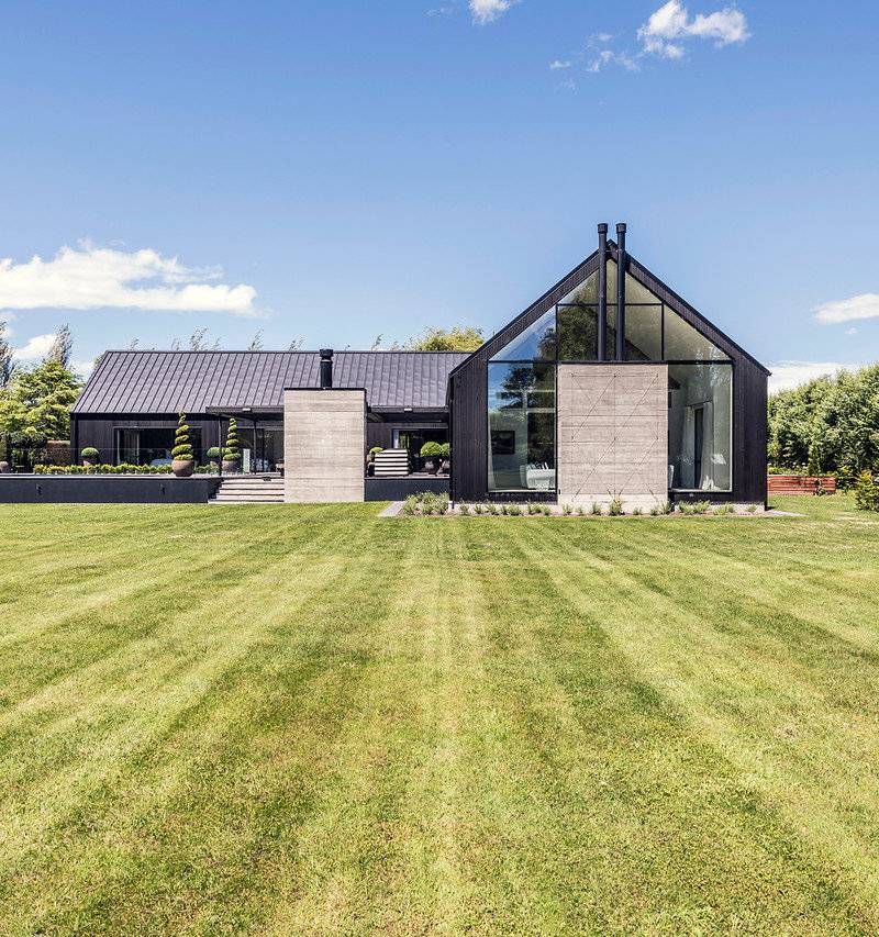 Ohoka House: 600 square metre European barn style rural residence