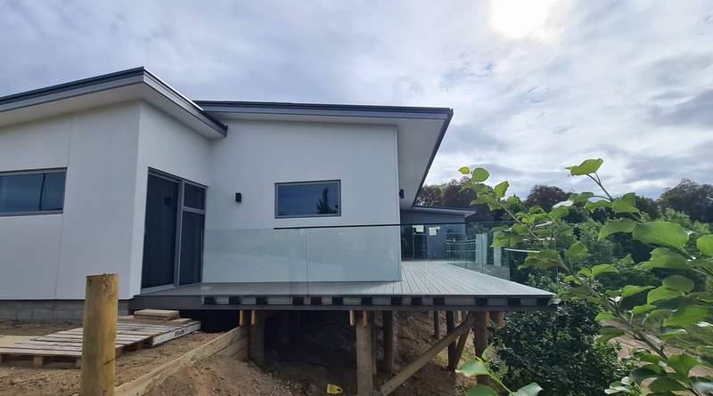 Marlborough Ridge 多层山坡住宅