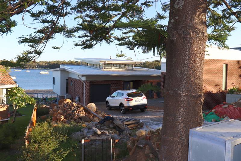 Courtyard House: New Residence in Tanilba Bay