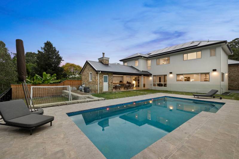 Baulkham Hills石材外墙家庭住宅