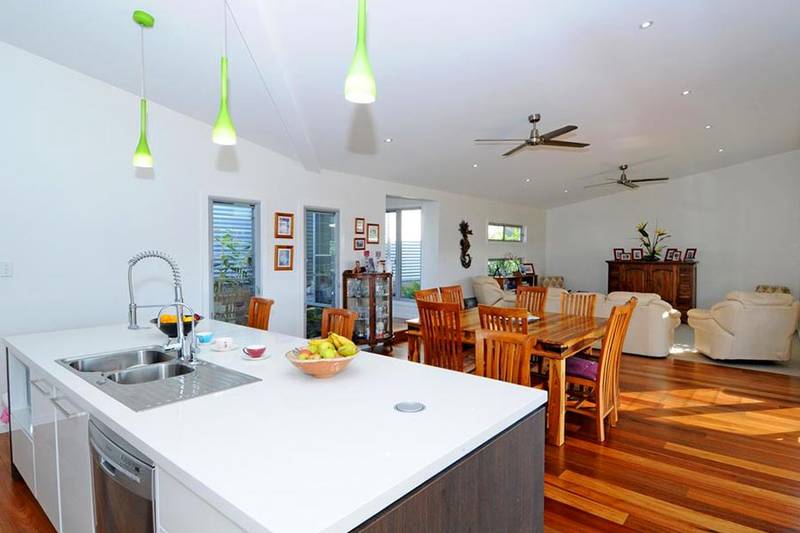 Bonny Hills Modern Multi-Pavilion Family Home