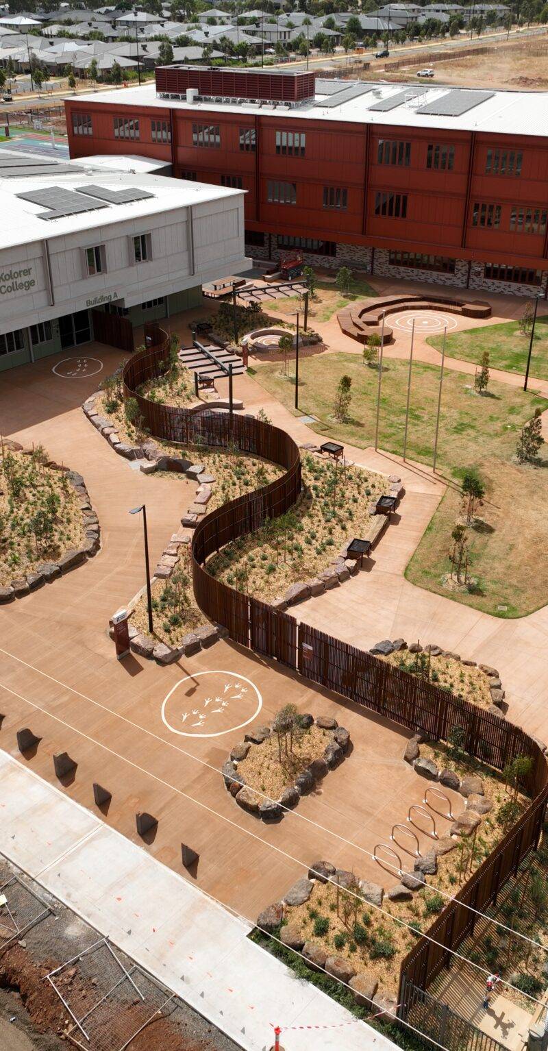 Cobblebank의 Kolorer College 정식 개관