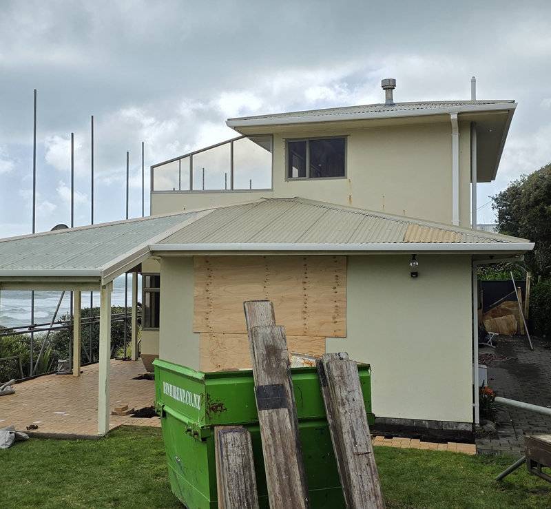 Ōakura Beachfront Residence Major Renovation, Messenger Terrace