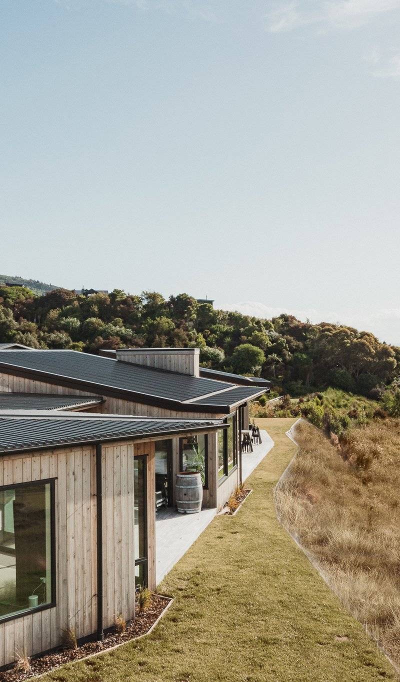 The Bridge House: Modern Residence Next to Kinloch Jack Nicklaus Golf Course