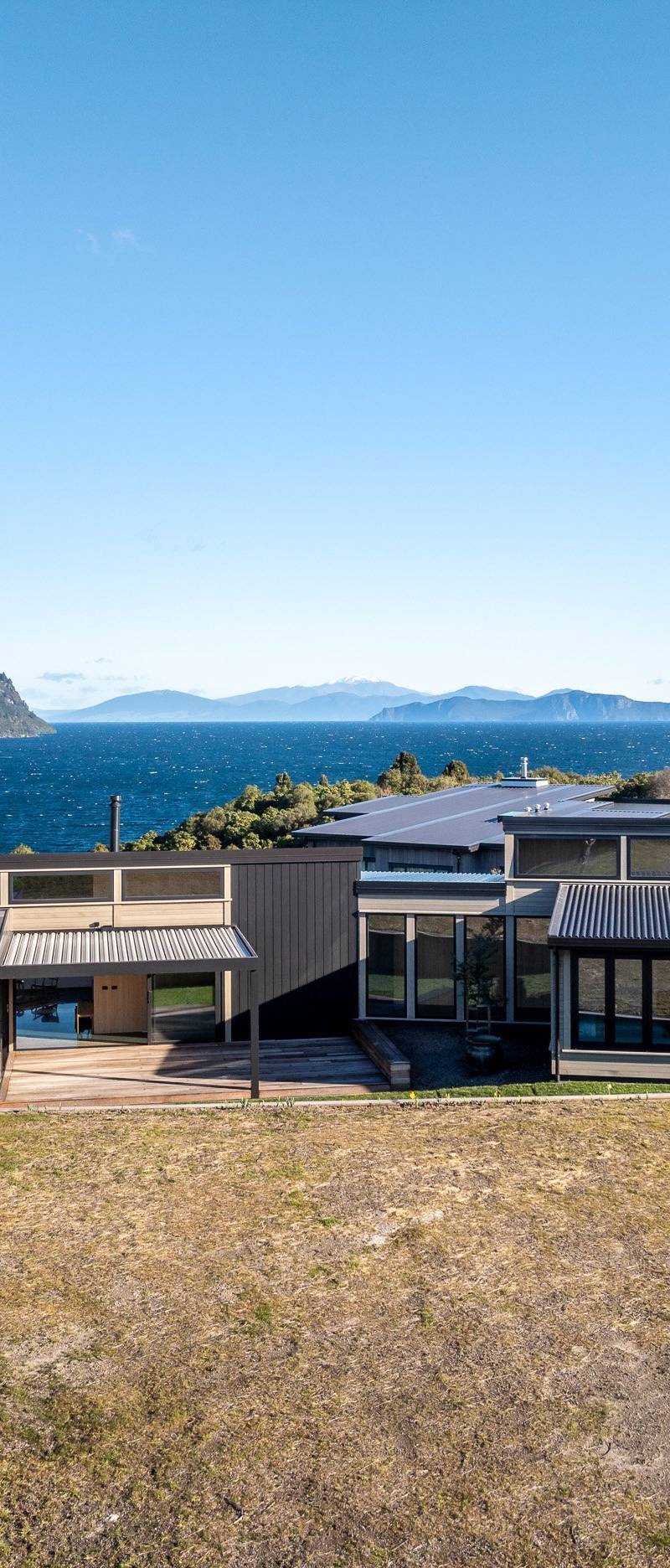 Oak Leaf Abode: Kinloch Lake View Residence