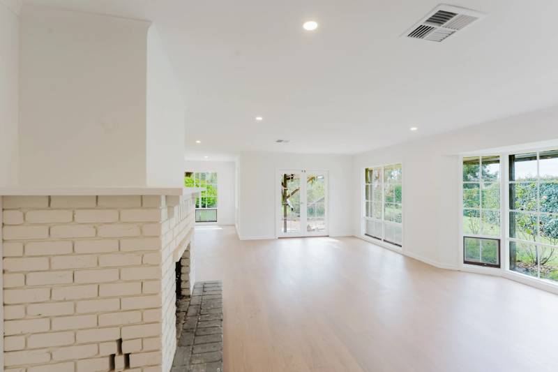 Flaxley House 溫暖極簡風翻新