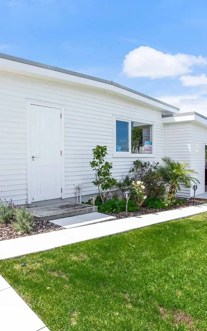 Studio extension next to swimming pool at Mairangi Bay