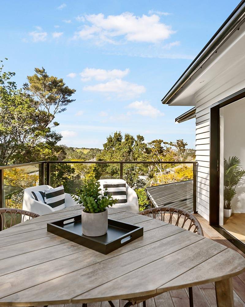 Glenfield new residential home adjacent to native bushland