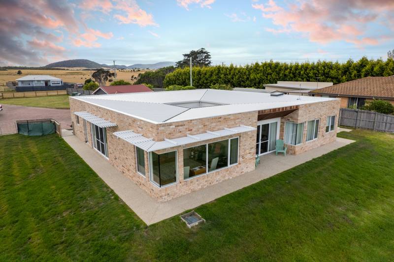 Low Head و Allambie House الهدم وإعادة البناء