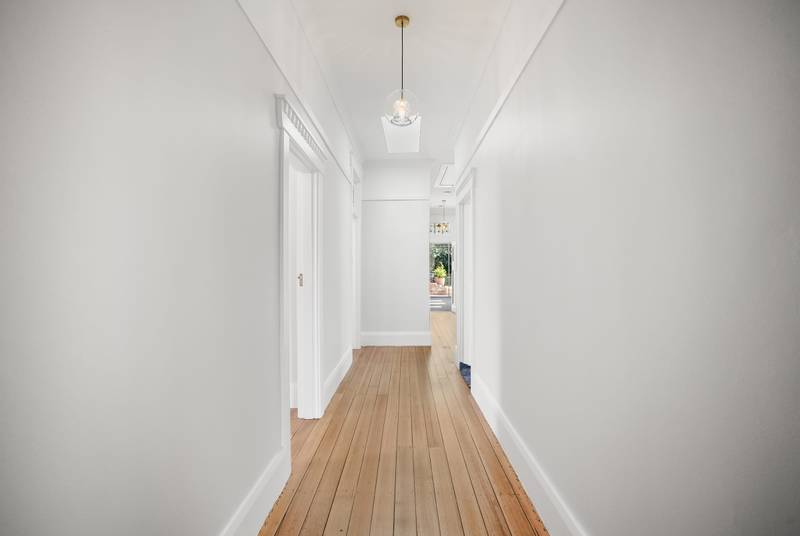 Verndene: Modern renewal of a century-old residence in Sandy Bay