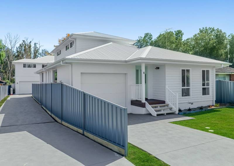 Oak Flats Dual Residences Break Suburb Sales Record