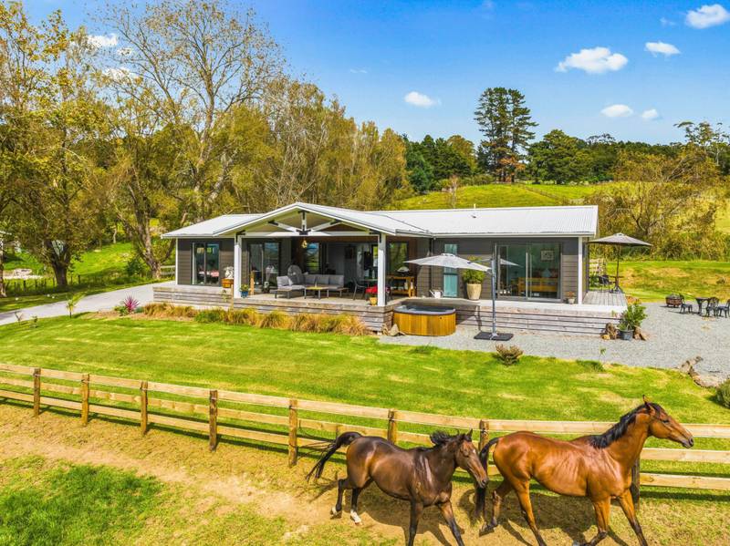 Equestrian Character, Oasis 4 Display Home