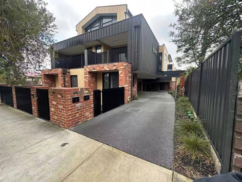 Four Three-Storey Townhouses Project in Reservoir