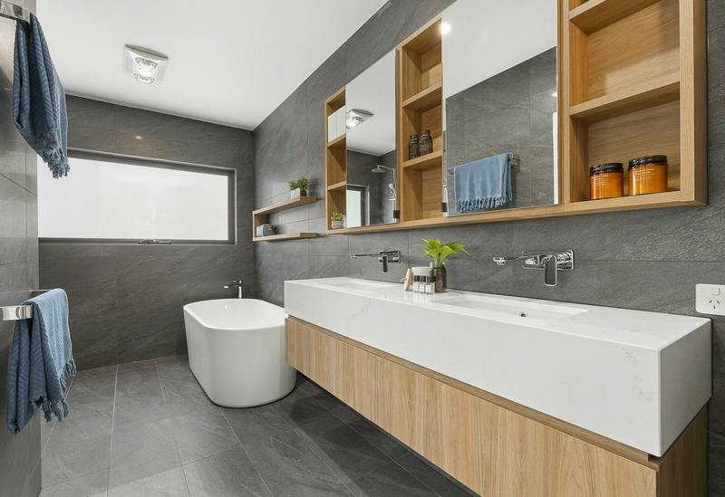 Clayfield: 다세대 동거를 위한 고지대 리트리트 주택